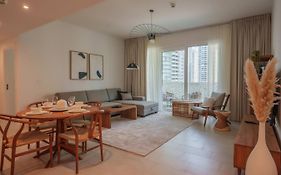 La Vie, Jbr